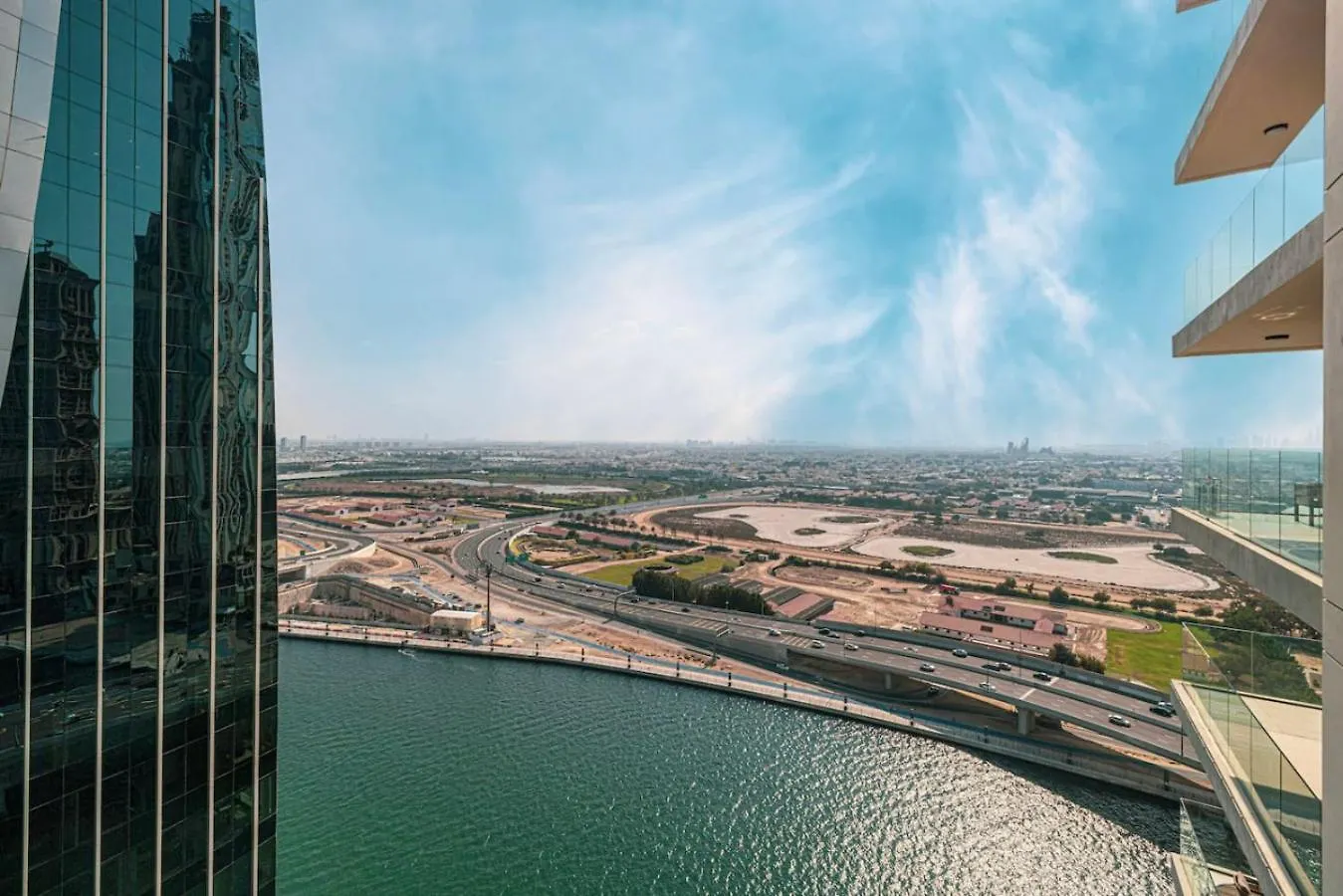 דירה דובאי Deluxe 2Br Canal View City Infinity Pool איחוד האמירויות הערביות