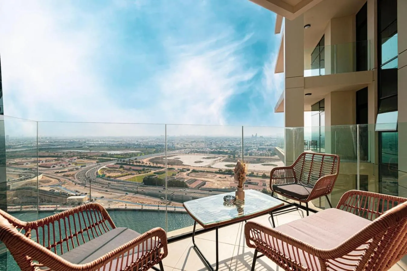 דירה דובאי Deluxe 2Br Canal View City Infinity Pool