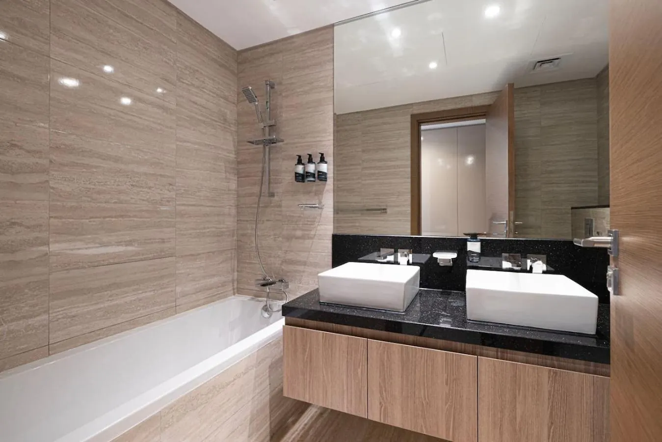 דובאי Deluxe 2Br Canal View City Infinity Pool